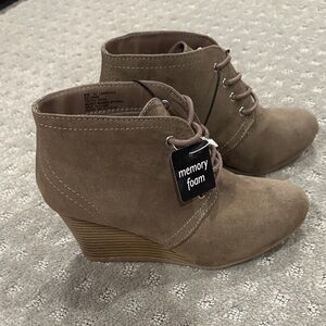 Arizona Jean Company Brown Wedge Ankle Boots